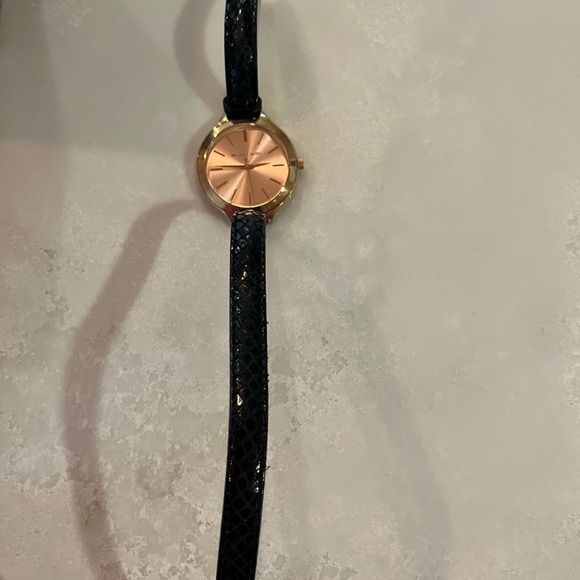 Women’s Michael Kors Authentic Rose Gold Watch - Picture 3 of 4